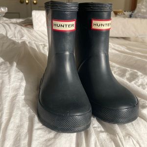 Toddler size 5 navy Hunter Rain Boots in good used condition!